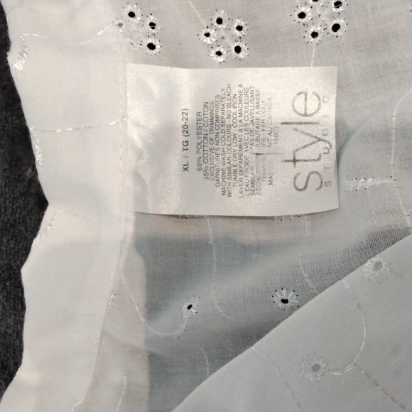 Ladies sleeveless crop top with front tie - Picture 5 of 7